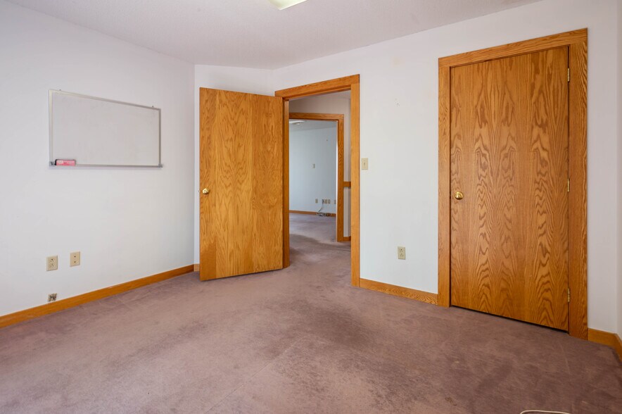More Photos Of 74 Northeastern Blvd, Nashua Medical For Sale