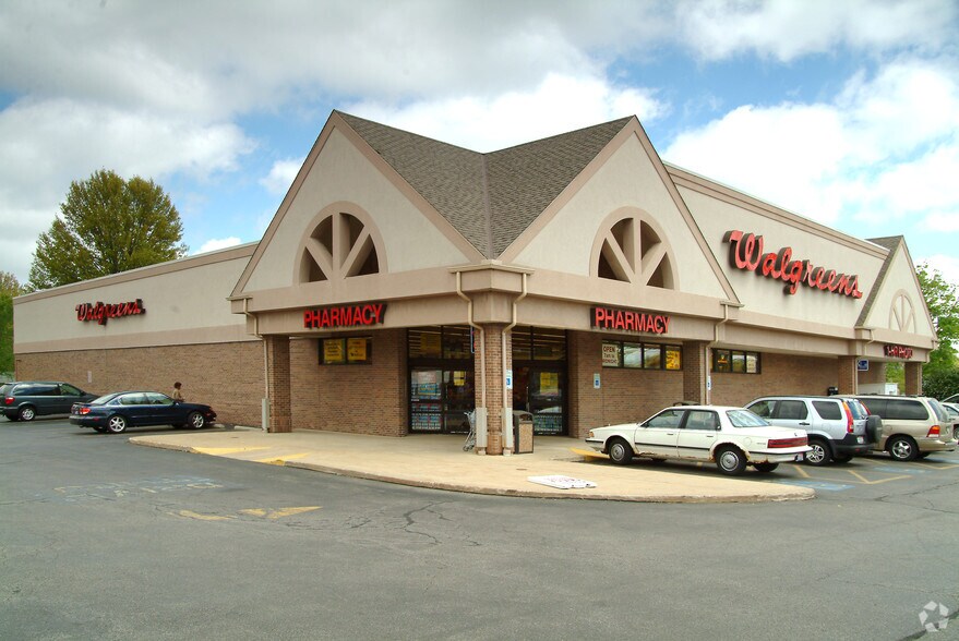 More Photos Of 4365 Mayfield Rd, South Euclid Drugstore For Lease