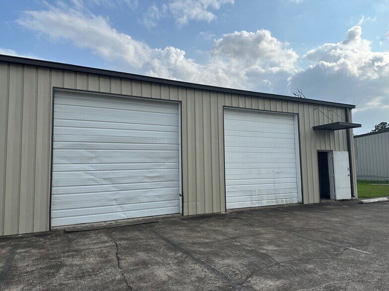 More Photos Of 1611 Elmview Dr, Houston Warehouse For Lease