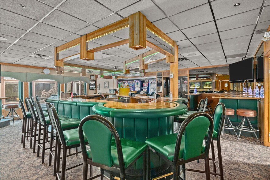 More Photos Of 1101 W North Ave, Little Chute Restaurant For Lease
