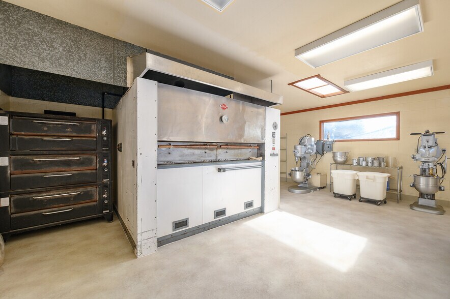 More Photos Of 212 NE D St, Willamina Food Processing For Sale