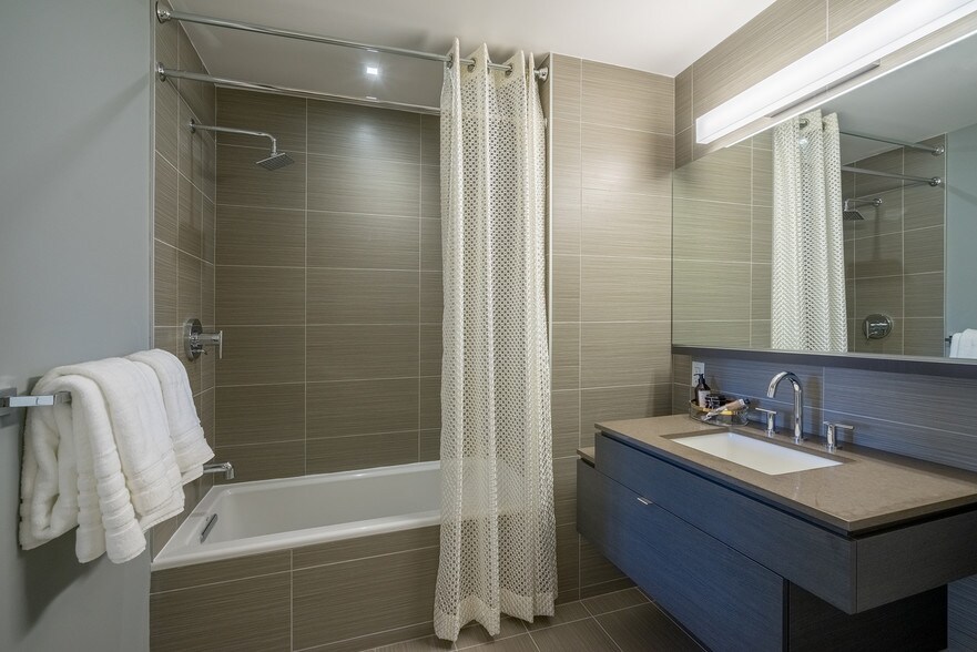 More Photos Of 1800 N Lynn St, Arlington Apartments For Lease