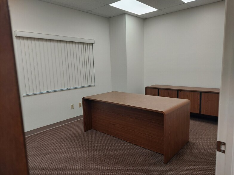 More Photos Of 330 Mears Blvd, Oldsmar Warehouse For Sale