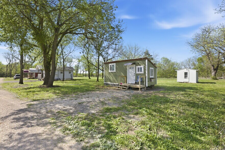 More Photos Of 74 2nd St, Moran Trailer Camper Park For Sale