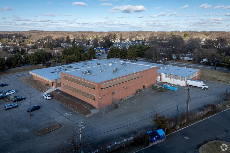 More Photos Of 3880 Park Ave, Edison Warehouse For Lease
