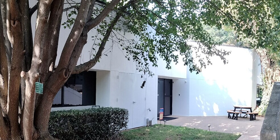 More Photos Of 421 Minuet Ln, Charlotte Office For Lease