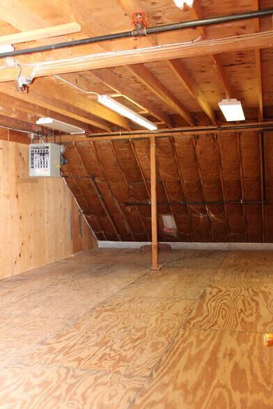 More Photos Of 75 Eastern Ave, Essex Flex For Sale