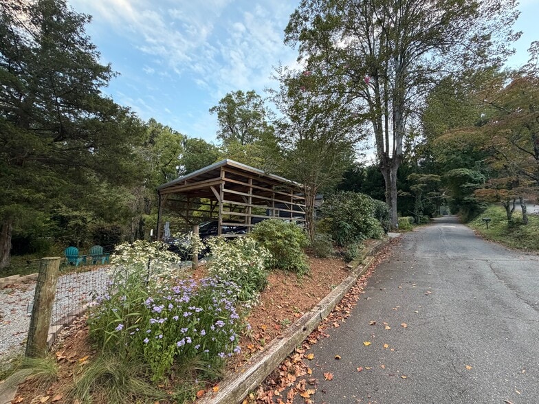 More Photos Of 35 Wilcox Rd, Tryon Apartments For Sale