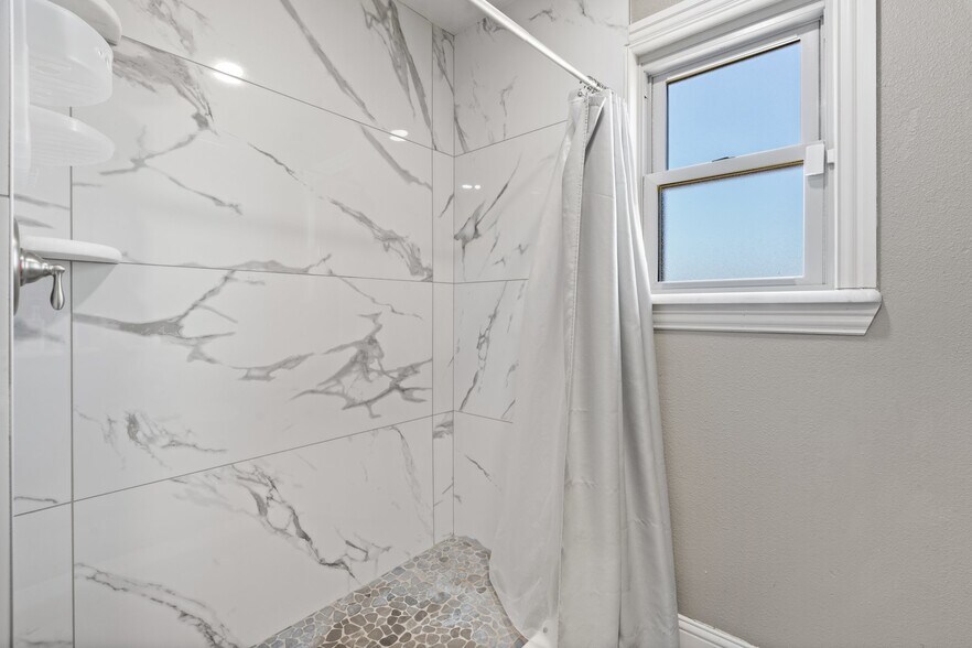 More Photos Of 1641 E Henderson St, Cleburne Land For Sale