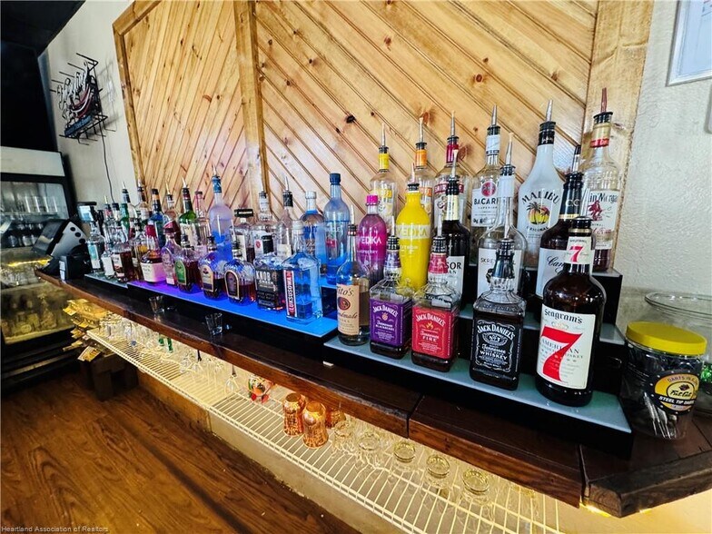 More Photos Of 407 N Ridgewood Dr, Sebring Convenience Store For Sale
