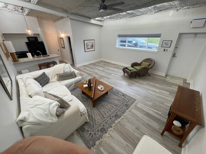 More Photos Of 5519 W Arcola Airport, Arcola Airplane Hangar For Sale