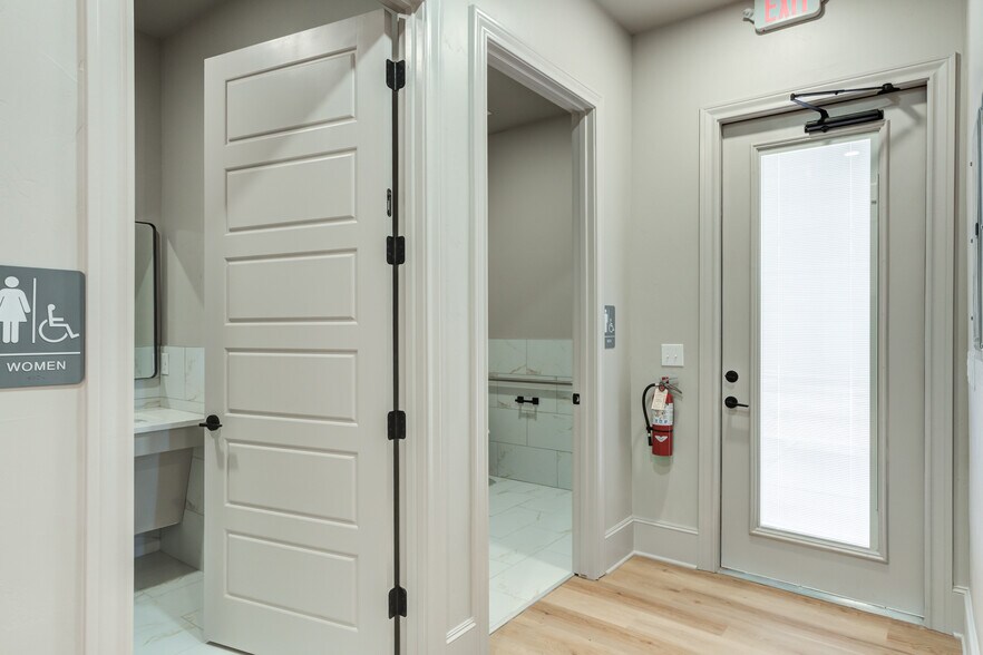 More Photos Of 1418 N Slide Rd, Lubbock Medical For Sale