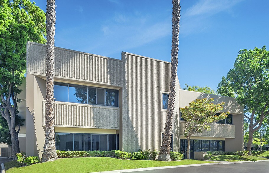 More Photos Of 350 Fischer Ave, Costa Mesa Light Distribution For Lease