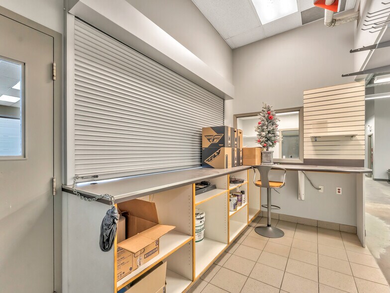 More Photos Of 1276 Trans Canada Way SE, Medicine Hat Showroom For Sale