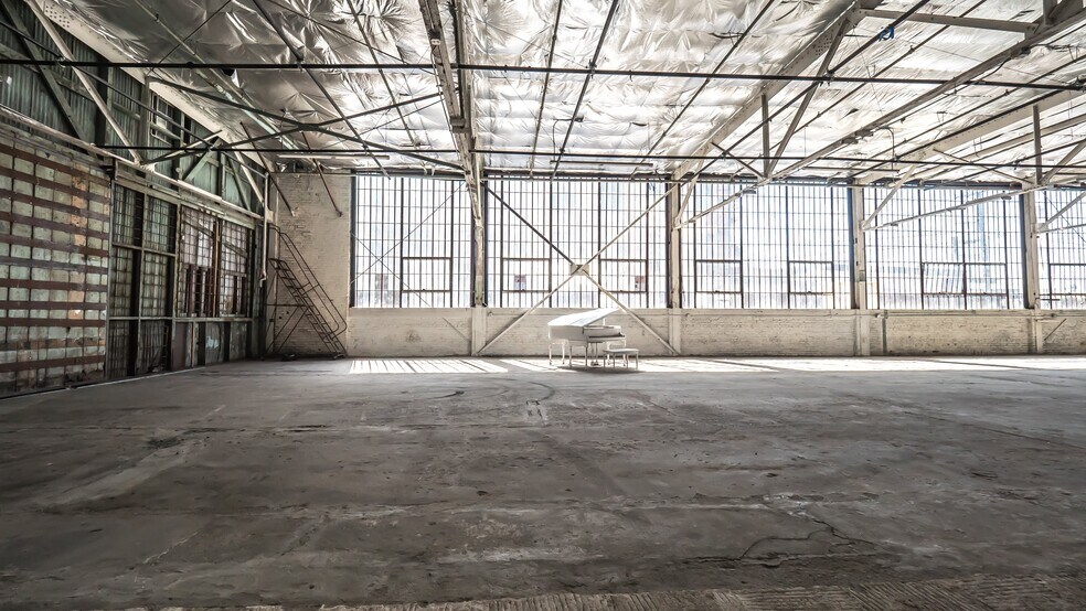 More Photos Of 6000 Avalon Blvd, Los Angeles Warehouse For Lease