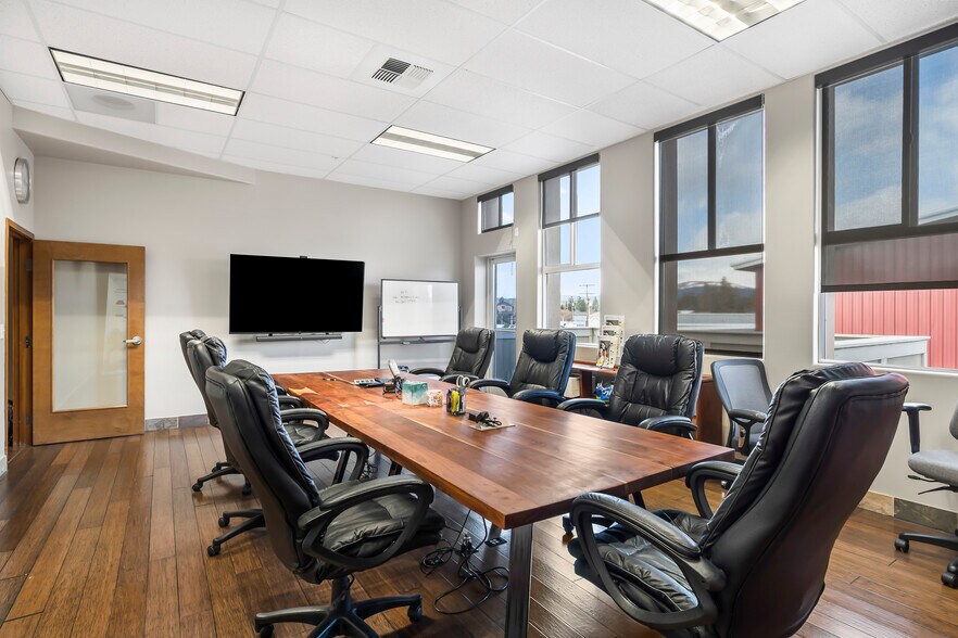 More Photos Of 601 N Larch St, Sisters Research And Development For Sale