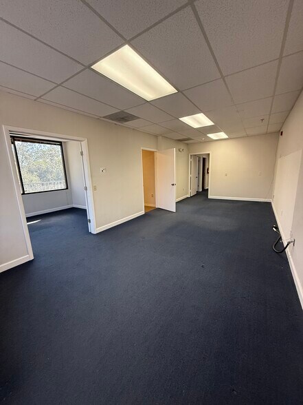 More Photos Of 5881-5897 Whitfield Ave, Sarasota General Retail For Lease