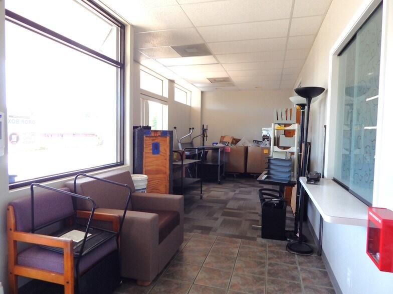 More Photos Of 2020-2040 NW Newcastle St, Roseburg Office For Lease