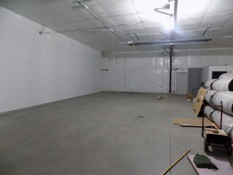 More Photos Of 4 Lassy ct, Terryville Warehouse For Lease