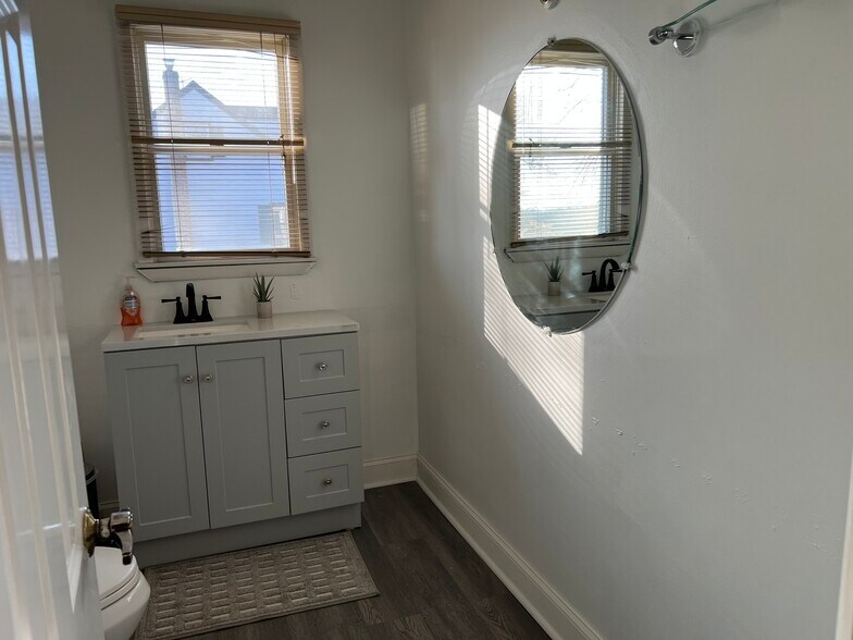 More Photos Of 354 Kingston Rd, Parsippany Office Residential For Lease