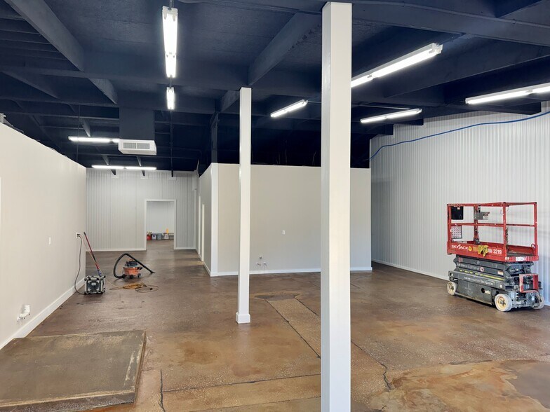 More Photos Of 427 Wade Hampton Blvd, Greenville Freestanding For Lease