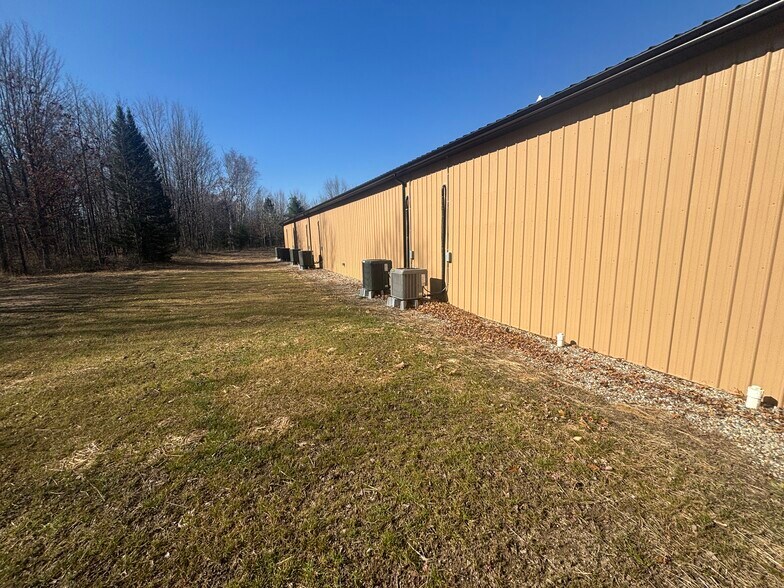 More Photos Of 3555 Smokey Ridge Rd, Vassar Warehouse For Lease