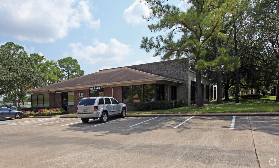 More Photos Of 7135 W Tidwell Rd, Houston Unknown For Lease