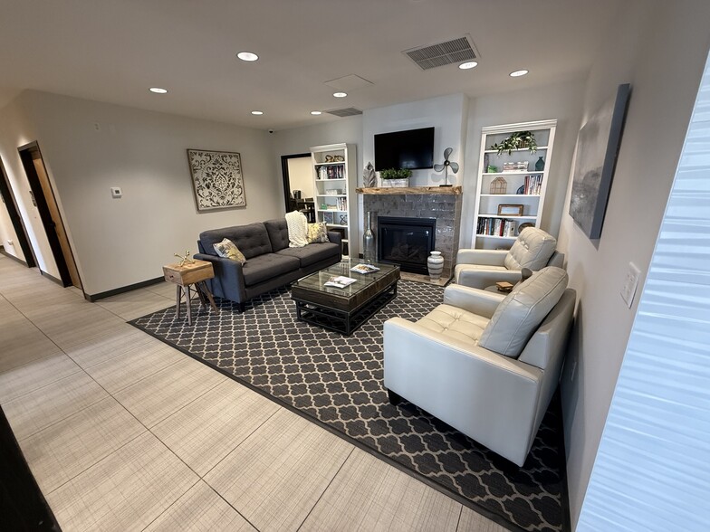 More Photos Of 5700 E Evans Ave, Denver Showroom For Lease