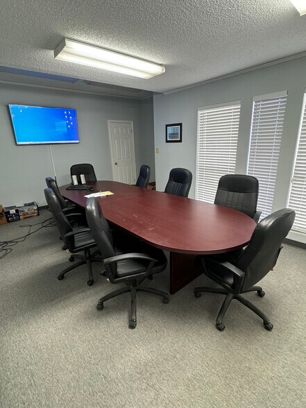 More Photos Of 11638 Sunbelt Ct, Baton Rouge Light Distribution For Lease