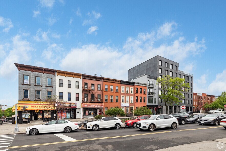 More Photos Of 17 Somers St, Brooklyn Apartments For Lease