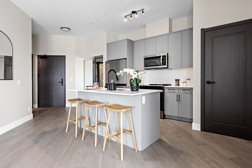 More Photos Of 180 Kanata Av, Ottawa Apartments For Lease