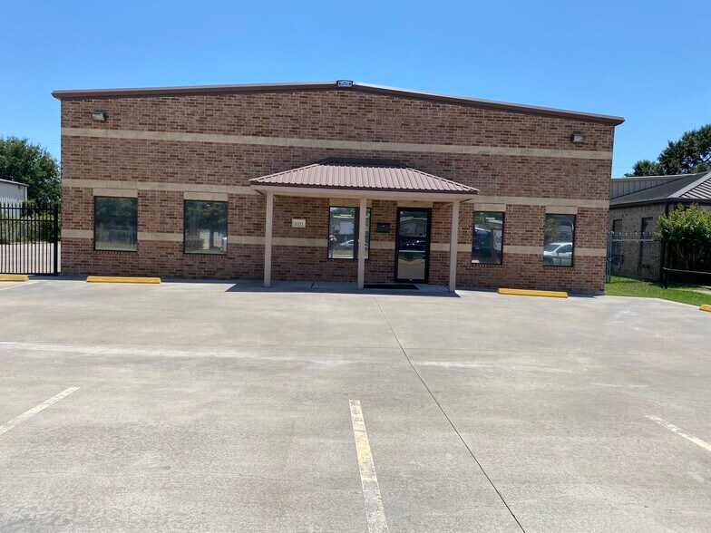 Primary Photo Of 11115 Neeshaw Dr, Houston Warehouse For Lease
