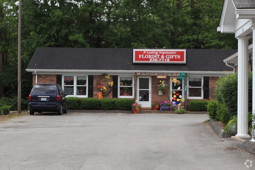 More Photos Of 116 E Main St, Danville Freestanding For Lease