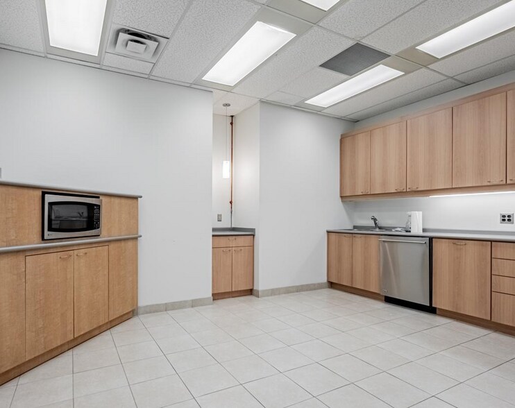 More Photos Of 2180 Meadowvale Blvd, Mississauga Office For Lease