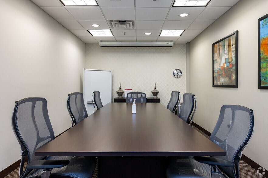 More Photos Of 800 E 101st Ter, Kansas City Coworking Space