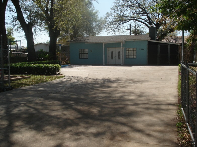 Primary Photo Of 9316 1st Ave, Orlando Office For Sale