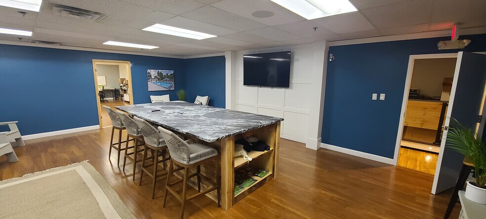 More Photos Of 310 N 21st St, Purcellville Manufacturing For Lease