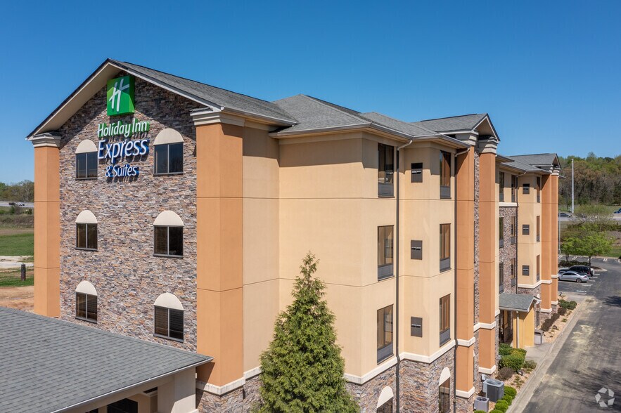 More Photos Of 7846 Stonecrest Sq, Lithonia Hotel For Sale