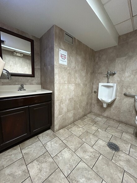 More Photos Of 1580 N Northwest Hwy, Park Ridge Office Residential For Lease