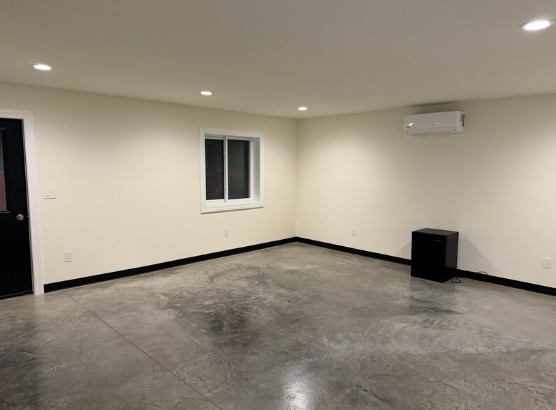 More Photos Of 785 Burdeck St, Rotterdam Land For Lease