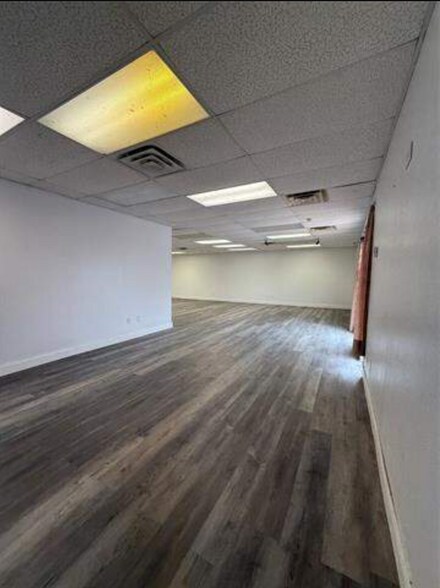 More Photos Of 101 E 3rd St, Burkburnett Office For Sale
