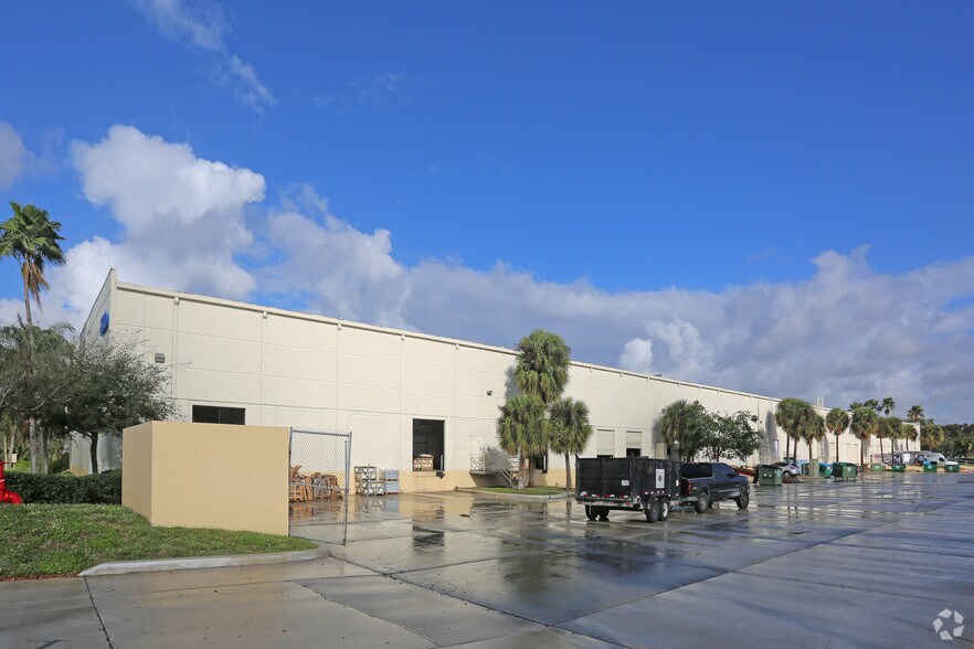 More Photos Of 7830 Byron Dr, Riviera Beach Unknown For Lease