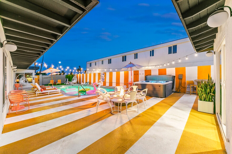 More Photos Of 1339 N Indian Canyon Dr, Palm Springs Hotel For Sale