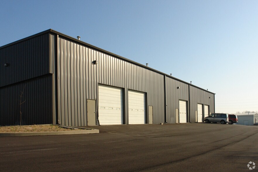 More Photos Of 10920 Plantside Dr, Louisville Warehouse For Lease