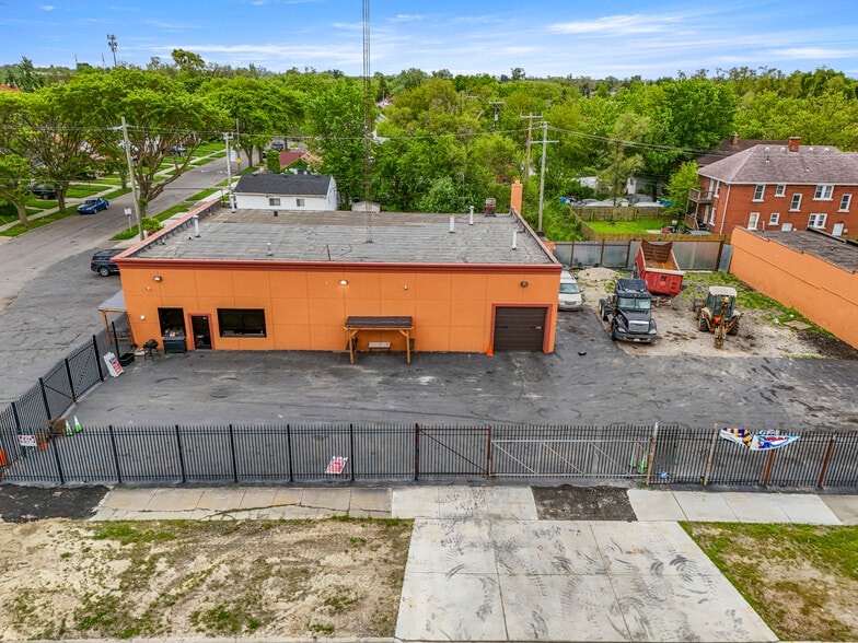 More Photos Of 8301 W Chicago, Detroit Flex For Sale