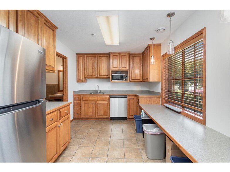 More Photos Of 2255 Waters Dr, Mendota Heights Unknown For Lease