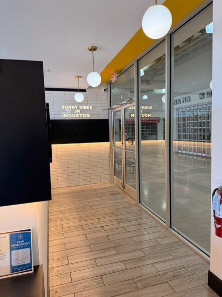 More Photos Of 3412 Highway 6, Sugar Land Storefront For Lease