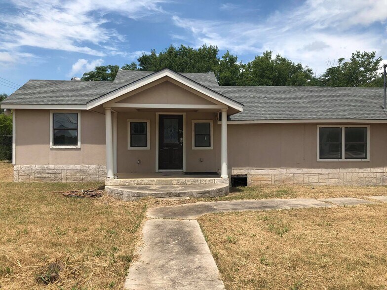 More Photos Of 12440 US Hwy 181 S, San Antonio Flex For Sale