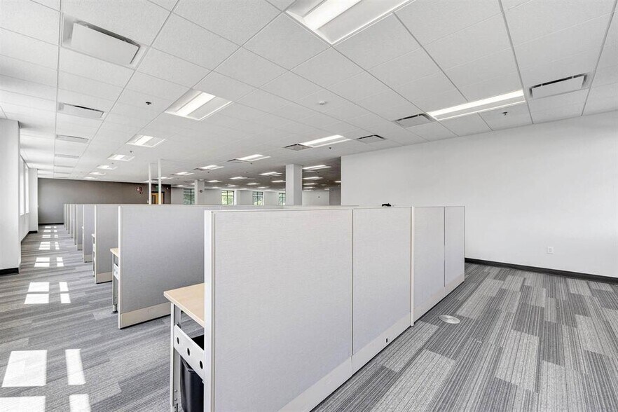 More Photos Of 325 Reid St, De Pere Office For Sale