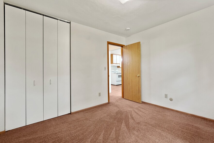 More Photos Of 2376 Ariel St N, Saint Paul Apartments For Sale